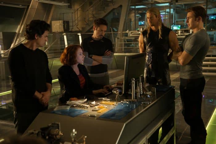Marvel's Avengers: Age Of Ultron L to R: Bruce Banner (Mark Ruffalo), Natasha Romanoff (Scarlett Johansson), Tony Stark (Robert Downey Jr.), Thor (Chris Hemsworth) and Steve Rogers (Chris Evans) Ph: Jay Maidment ©Marvel 2015